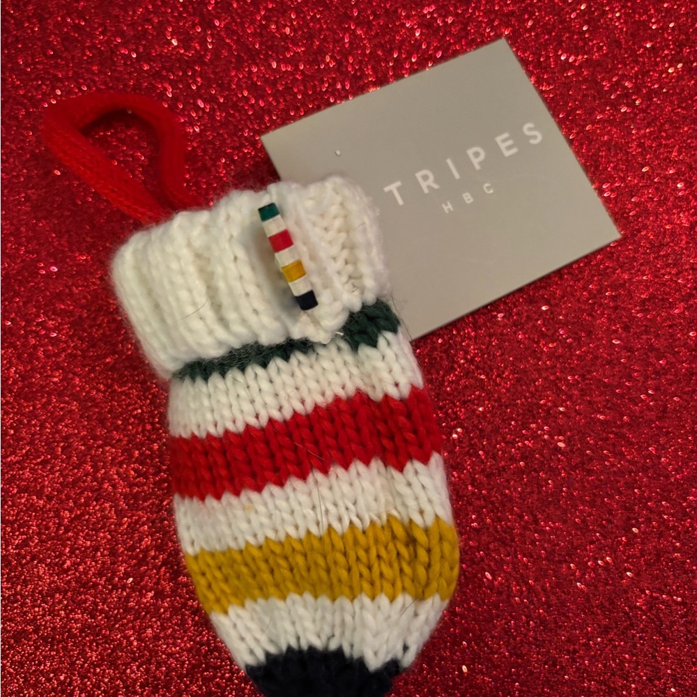 Brand new with Tags Hudson’s Bay Co. Mitten with Loop for Keys, Tag for Bag, etc - Picture 2 of 3